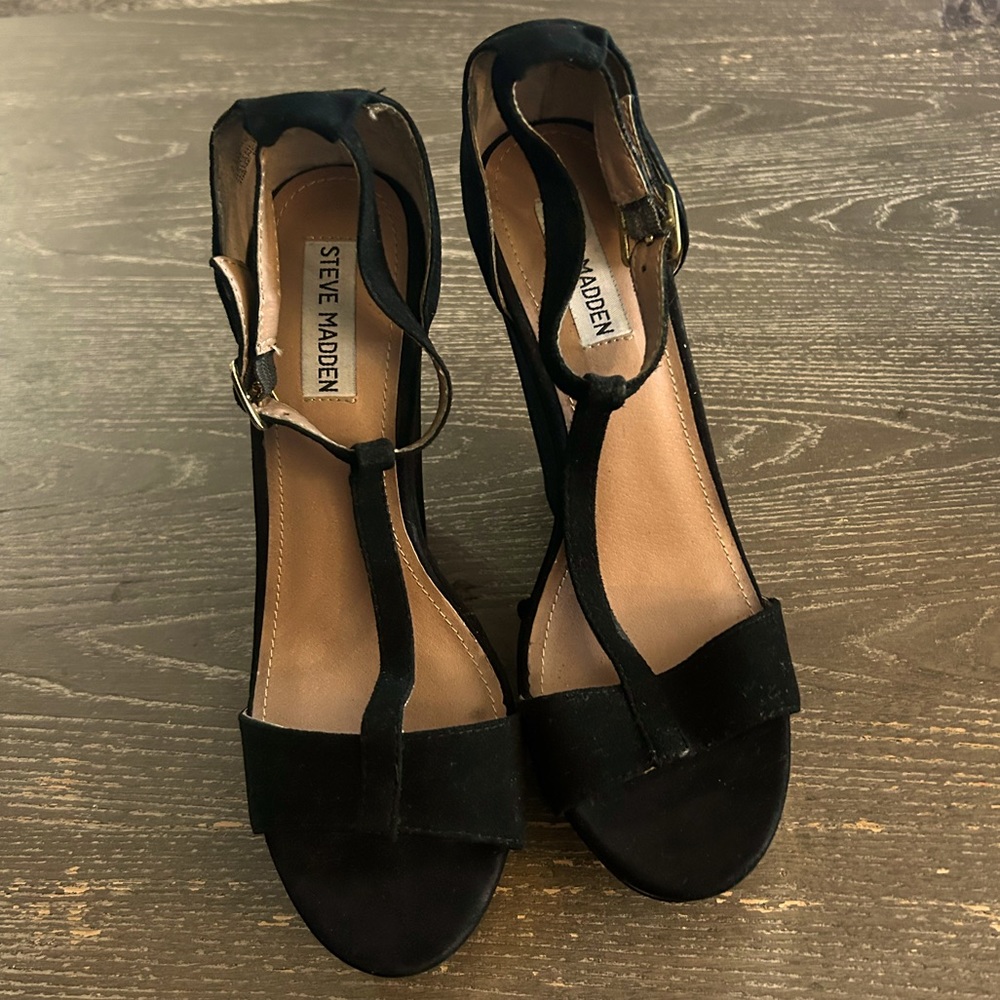 Gently worn Steve Madden T-strap wedge heels size 7 1/2